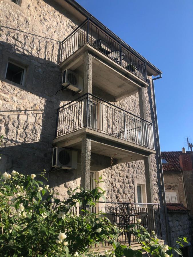 Pavle Apartmani Risan Eksteriør bilde